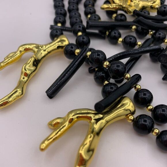 Necklace, new, triple strand, black coral, onyx beads, gold plated resin coral - Picture 4 of 16